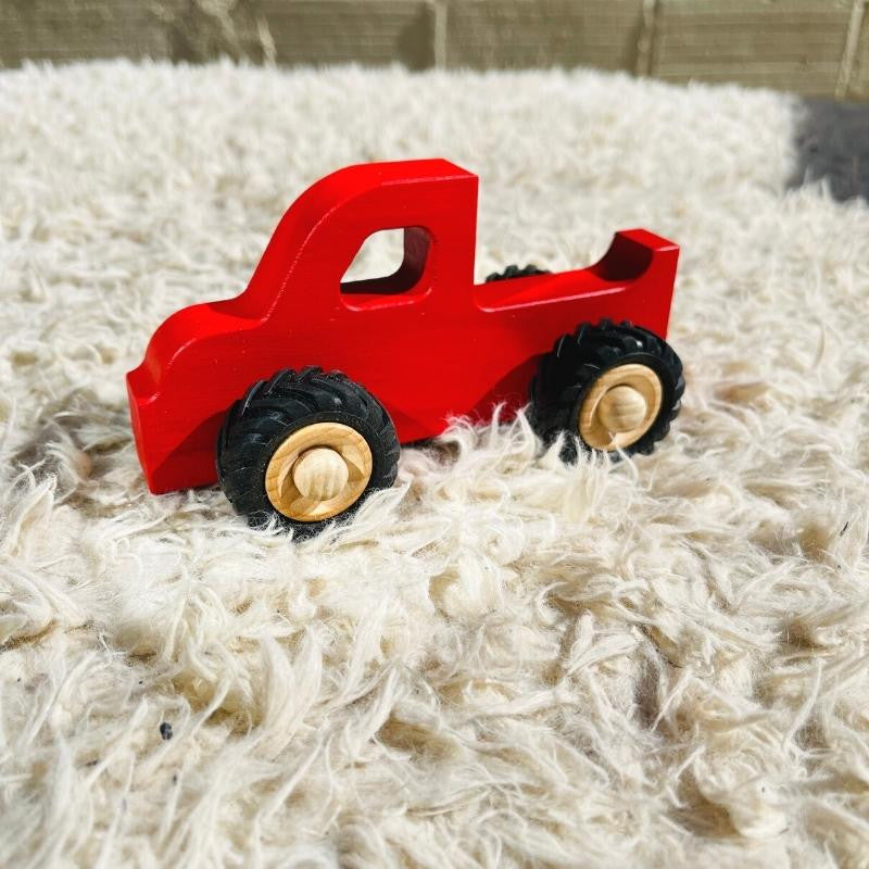 camion - bois - henry - rouge - fraise et bois - made in France - jouets - enfant - bebe