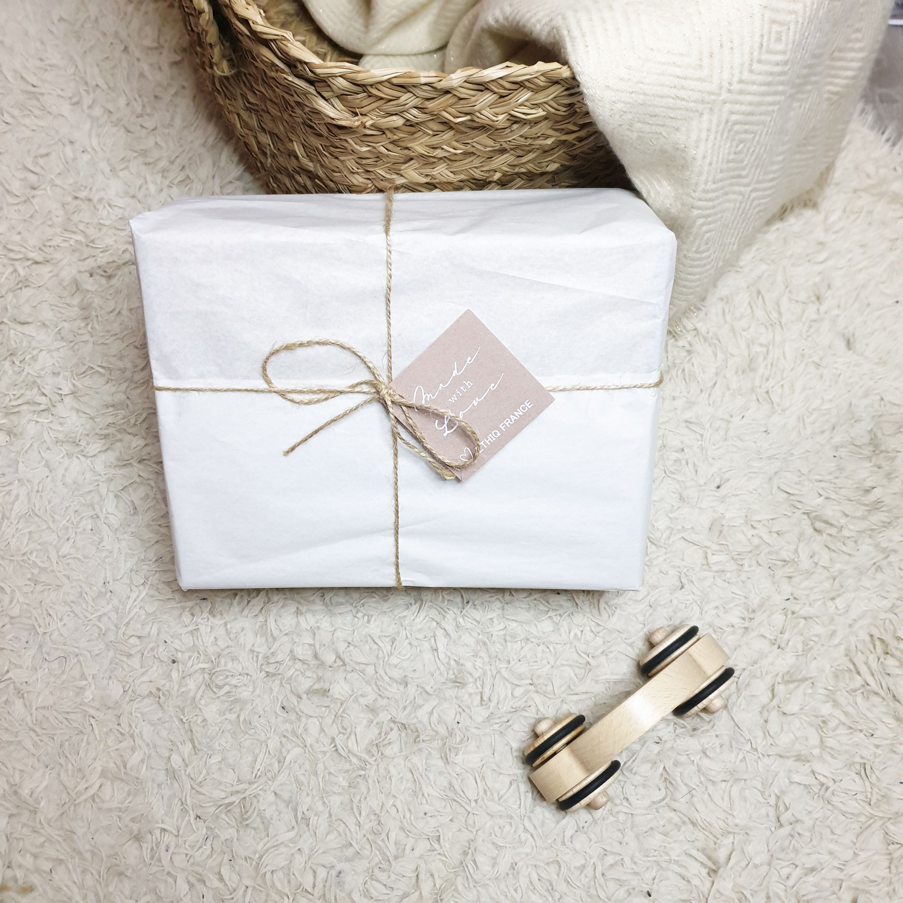 Coffret "Jouets en bois dès 2 ans" - Emballages des coffrets 100% recyclé et recyclablenpour les enfants