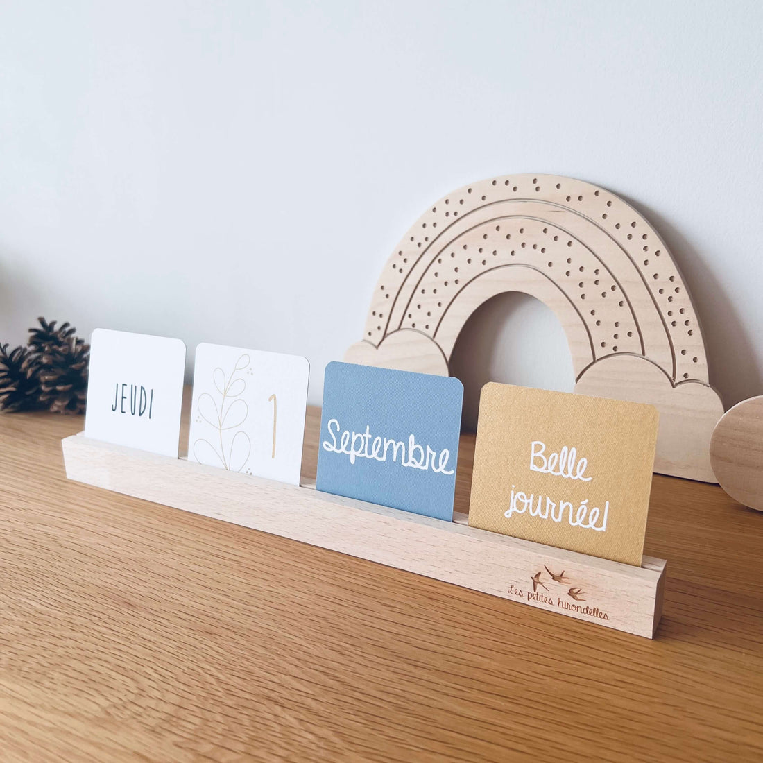 Calendrier en cartes et support bois - Décoration murale Les Petites Hirondelles