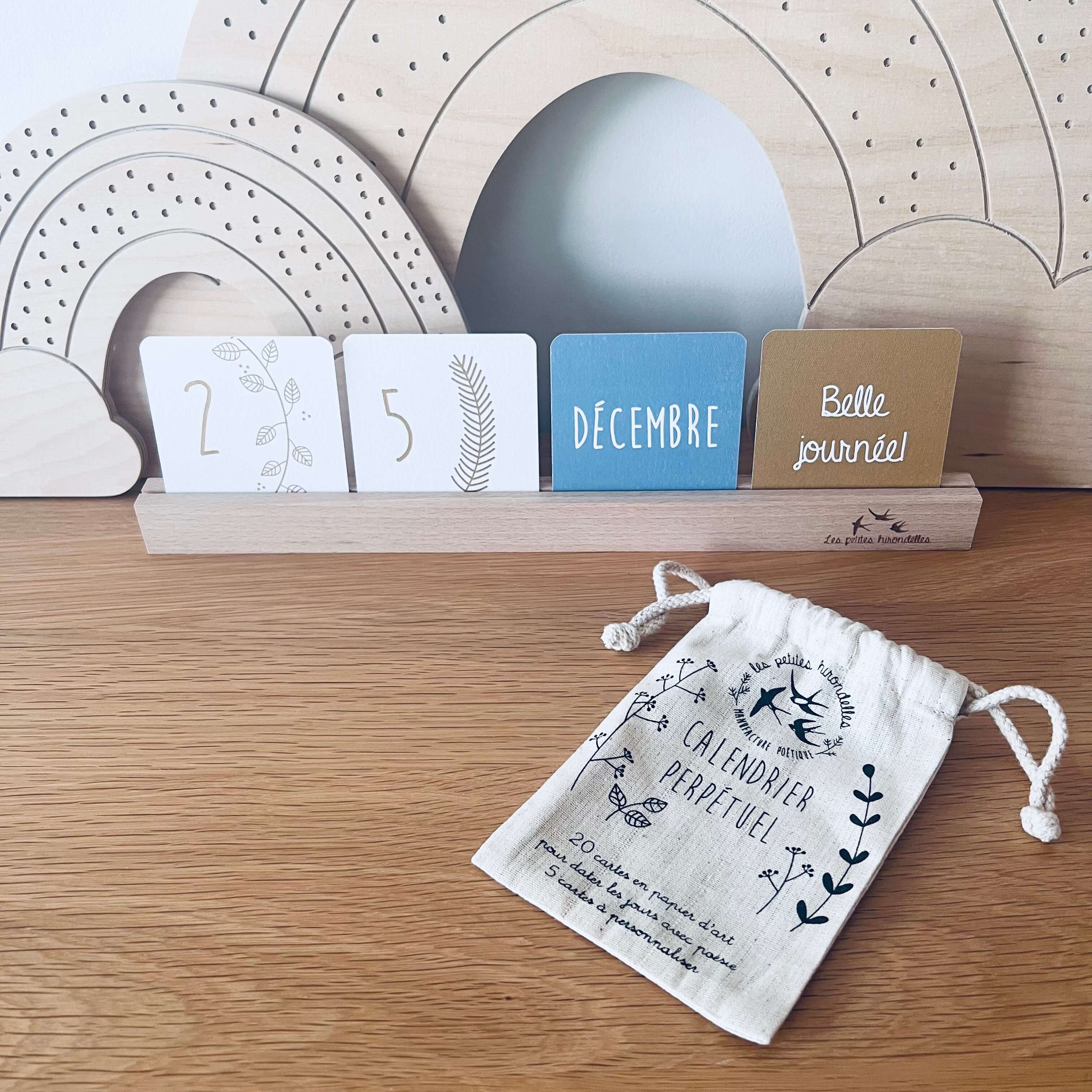 Calendrier perpétuel avec pochon - Décoration murale Les Petites Hirondelles
