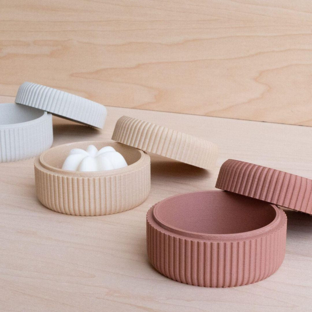 Porte savon design 3 couleurs en bois recyclé et bio plastique - Minimum design