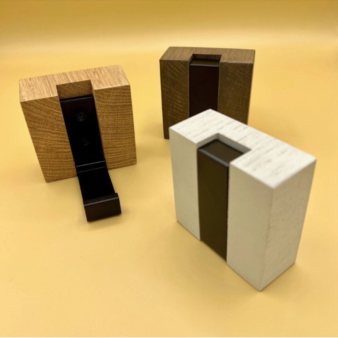 Porte-manteaux mural rétractable en bois - Cube patère
