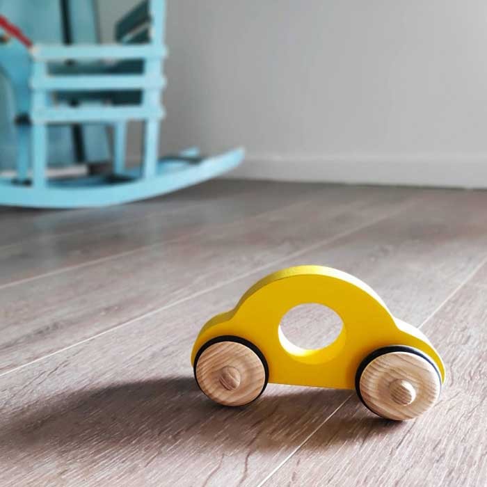 Voiture en bois jaune pour dès 1 an