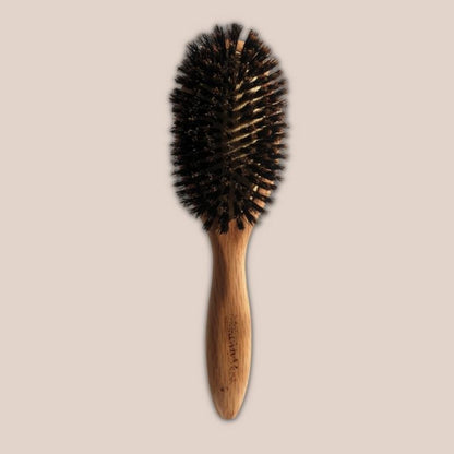 Brosse en bois à poils de sanglier 100% naturel.