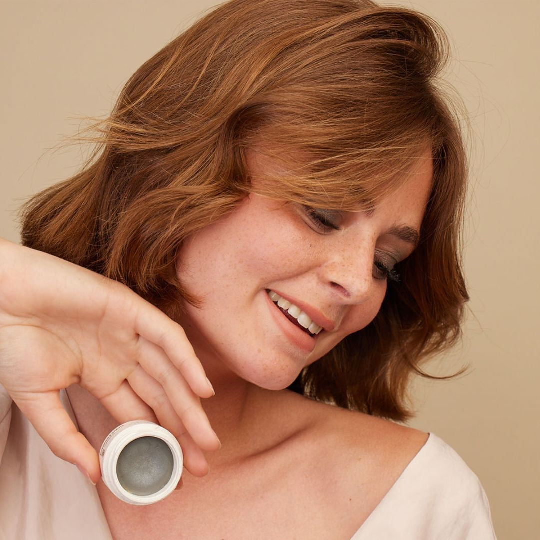 Ombre à paupières en crème teinte "Gris universel"