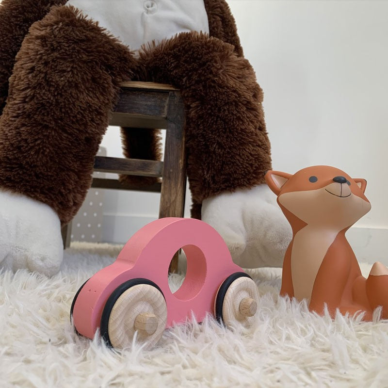 Voiture en bois rose