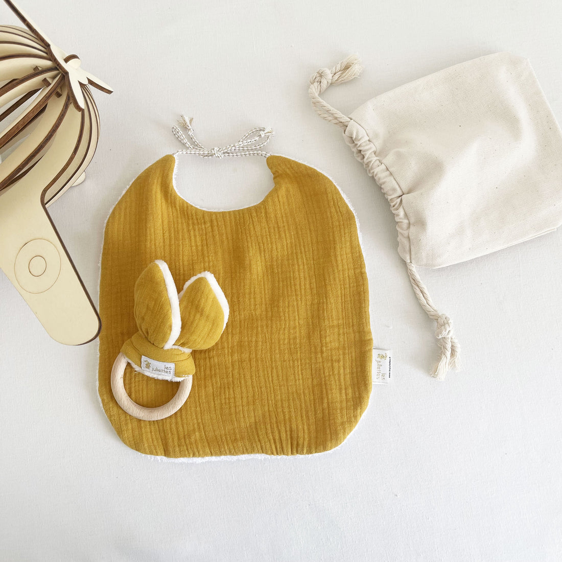 Coffret duo lapinou moutarde - bavoir Les juliettes