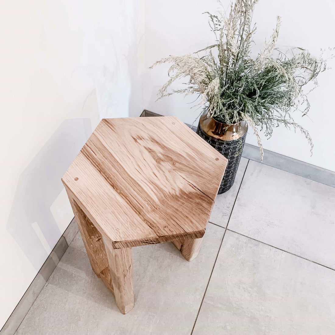 Tabouret en bois massif  hexagonal en chêne &quot;Le Sous Bois&quot; - Les petites branches