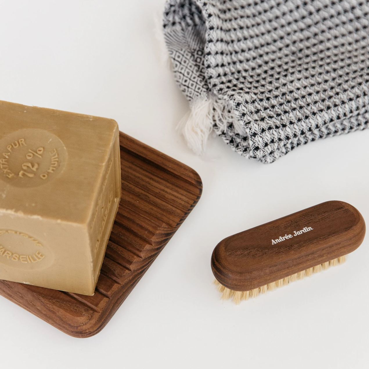 Coffret savon de Marseille et ensemble brosse a ongles Andree Jardin 