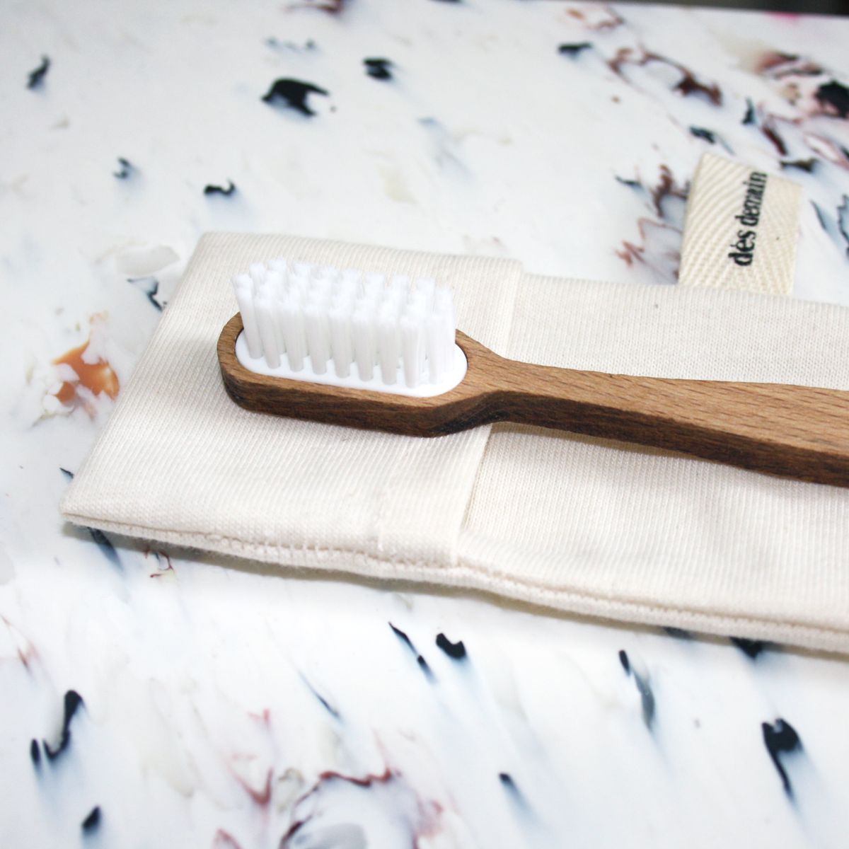 Etui-pour-brosse-a-dents-lavable-special-voyage-Des-demain